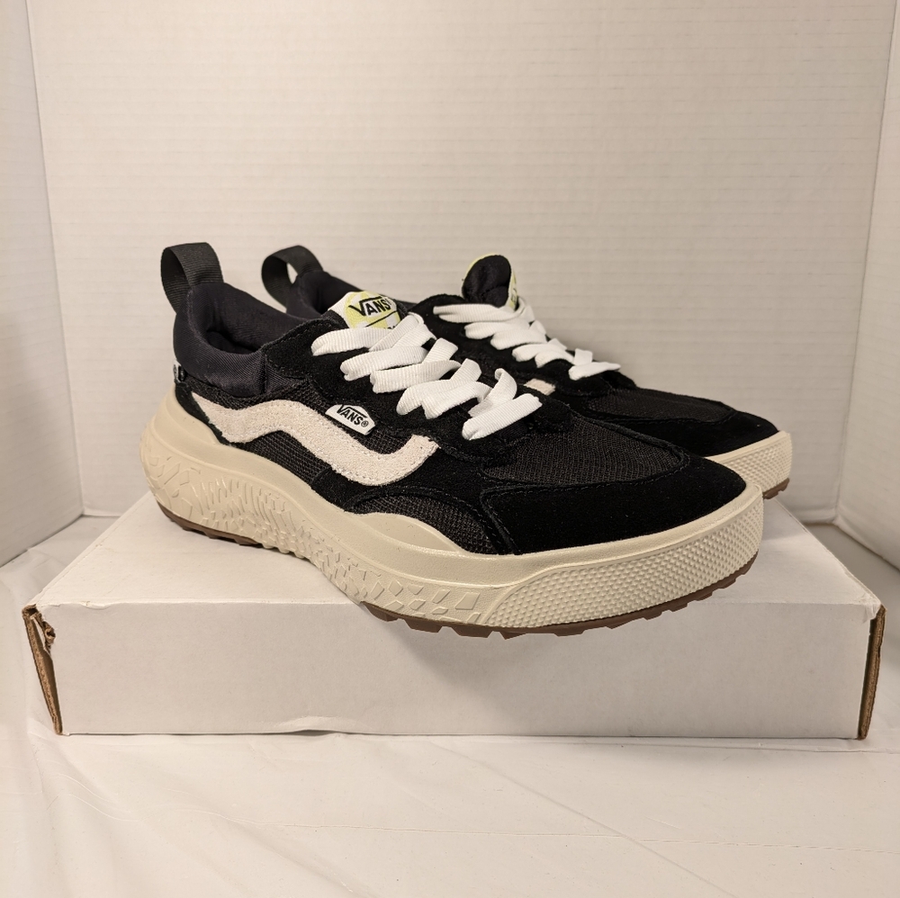 Vans Ultra range black and white sz M6.5/W8.0 New no tag no box
